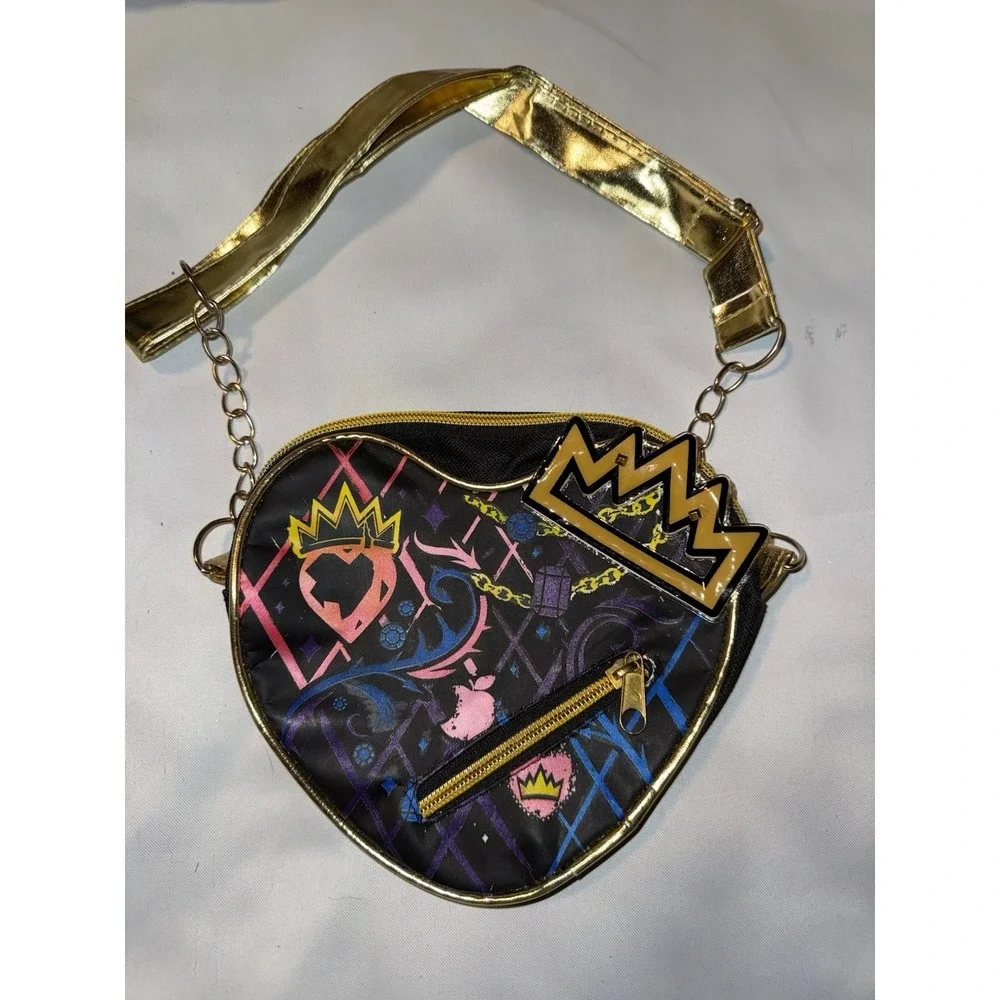 Disney Store Descendants Villain Evie Mal Cross Body Heart Shape Purse‎ Bag